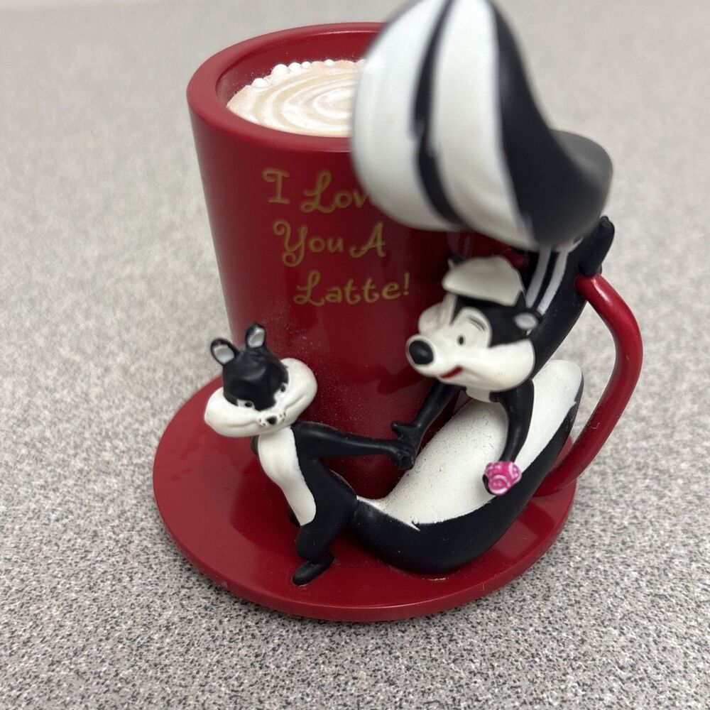 Vintage Hallmark Keepsake Ornament Love You A Latte Pepe Le Pew Looney Tune 2006